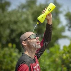 POLISPORT Bidon Cycliste R750 Bleue Avec échelle -Magasin De Matériel De Surf bidon cycliste r750 bleue avec echelle 2