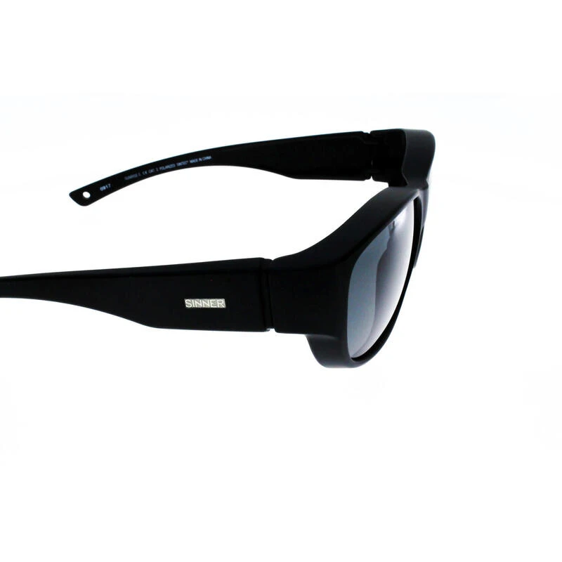 Fit Over, Sur-lunettes Sinner Sunrise S Noir Mat Catégorie 3 Polarisé 6 Fit Over, Sur-lunettes Sinner Sunrise S Noir Mat Catégorie 3 Polarisé – Image 4