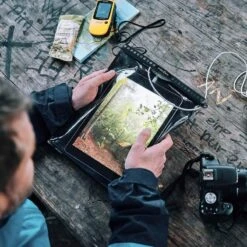 HERMETIC Dry Bag Mega | Pochette étanche Pour Tablette | FIDLOCK 10 HERMETIC Dry Bag Mega | Pochette étanche Pour Tablette | FIDLOCK -Magasin De Matériel De Surf hermetic dry bag mega pochette etanche pour tablette fidlock 3