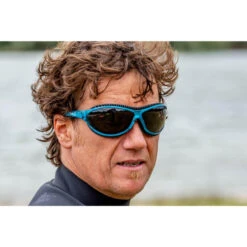 Lunette Soleil Flottantes Sport Nautiques OCEAN TierraFuego Bleu Et Fume -Magasin De Matériel De Surf lunette soleil flottantes sport nautiques ocean tierrafuego bleu et fume 4