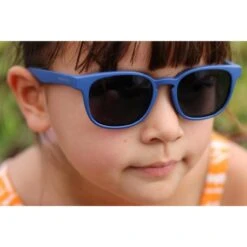Lunettes De Soleil Enfant KHALI Bleu, Polarisés GRIS - Cat.3 - MUNDAKA -Magasin De Matériel De Surf lunettes de soleil enfant khali bleu polarises gris cat3 mundaka 3