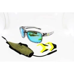 Lunettes De Soleil Julbo Shield M Gris Bleu Polarisé , Coques Amovibles -Magasin De Matériel De Surf lunettes de soleil julbo shield m gris bleu polarise coques amovibles 4