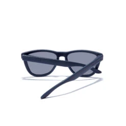 HAWKERS Lunettes De Soleil Pour Homme Et Femme POLARIZED NAVY DARK - ONE Raw 12 HAWKERS Lunettes De Soleil Pour Homme Et Femme POLARIZED NAVY DARK - ONE Raw -Magasin De Matériel De Surf lunettes de soleil pour homme et femme polarized navy dark one raw 4