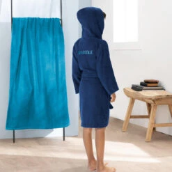 Peignoir De Bain Enfant 100% Coton Football Marseille - Ruban -Magasin De Matériel De Surf peignoir de bain enfant 100 coton football marseille ruban 3