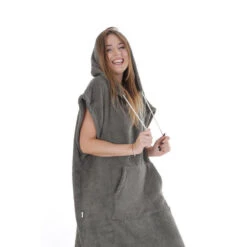 Poncho Surf | Vert | Sans Manches | Taille Moyenne -Magasin De Matériel De Surf poncho surf vert sans manches taille moyenne 3