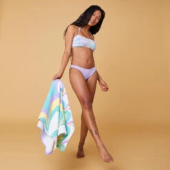 SERVIETTE L PRINT Flowy Parme 145x85 Cm -Magasin De Matériel De Surf serviette l print flowy parme 145x85 cm 2